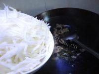 其味无穷的爆炒土豆丝做法图解4)