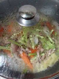 家常胡萝卜蒜苔炒肉丝做法图解9)