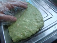自制抹茶花生牛轧糖做法图解8)