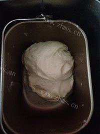 简易的香菇猪肉包做法图解4)