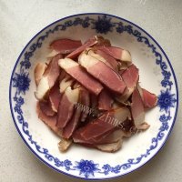 可口的腊肉炒豆角做法图解5)