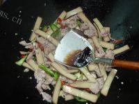 家常菜鸡蛋干炒肉做法图解12)