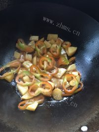家庭版土豆炖牛肉做法图解5)