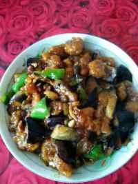 美味的肉段烧茄子