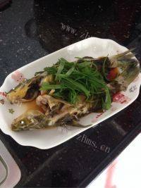 家常菜清蒸黄骨鱼做法图解3)
