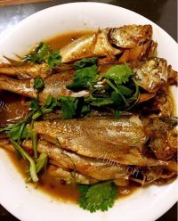 美味家常焖黄花鱼做法图解7)
