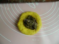 松软胡萝卜坚果小餐包做法图解10)
