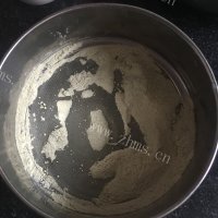 色泽鲜亮的抹茶芝士蛋糕做法图解5)