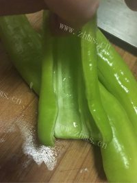 家常菜虎皮尖椒酿肉做法图解4)
