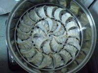 简易的韭菜煎饺做法图解9)