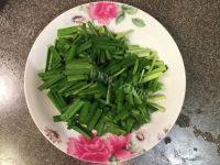 家常菜韭菜炒鸡蛋做法图解2)