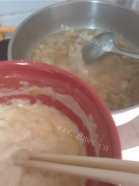 美味的海鲜疙瘩汤做法图解4)