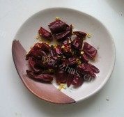 美味的香辣鸭块做法图解7)