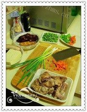 美味的孜然炖鸡块做法图解3)