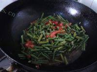 家常番茄炒豇豆做法图解10)