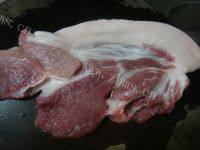 自制鸡腿菇炒肉做法图解3)