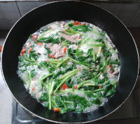 美味的菠菜猪肝汤