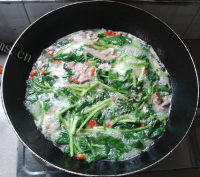 美味的菠菜猪肝汤