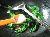 家常咸肉炒菠菜的做法图解五