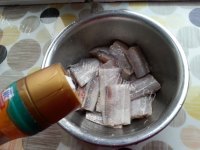 美味的香煎带鱼做法图解4)