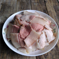美味的冬尖回锅肉的做法图解三