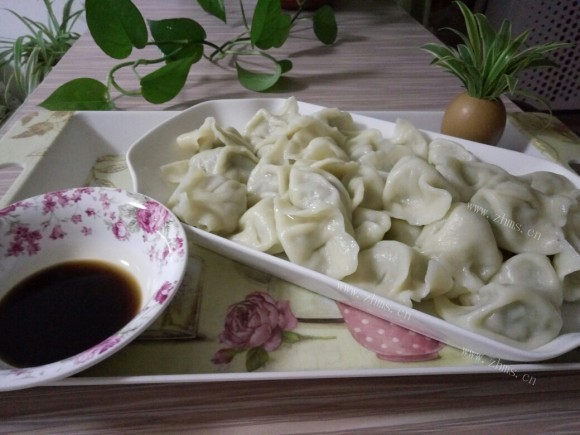 刮油的芹菜猪肉水饺
