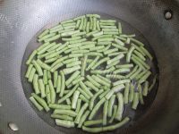 家常咸蛋豇豆做法图解3)