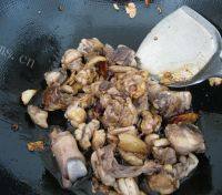 家常菜土豆烧鸡肉做法图解6)