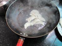 简单健康的水饺做法图解8)