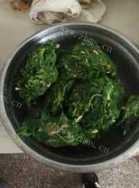 美味的荠菜水饺做法图解5)
