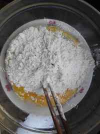 诱人的土豆鸡蛋饼做法图解5)