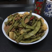 好吃的红烧肉炖土豆芸豆做法图解5)