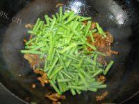 鲜香的肉丝炒豆角做法图解7)