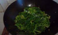 酥脆蒜香菠菜做法图解11)
