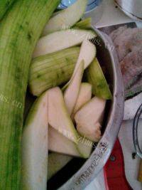 家常菜丝瓜炒豆腐做法图解4)