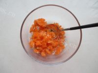 美味的苹果胡萝卜蛋烧做法图解2)