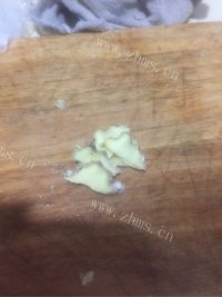 玉米胡萝卜排骨汤做法图解2)