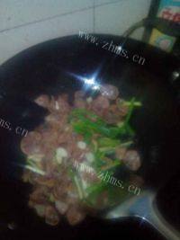 家常菜荷兰豆炒香肠做法图解6)