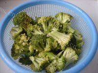 家常菜蒜茸西兰花做法图解1)