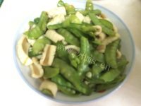 色香味浓的鱿鱼炒荷兰豆做法图解4)
