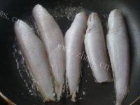 美味的红烧凤尾鱼做法图解10)