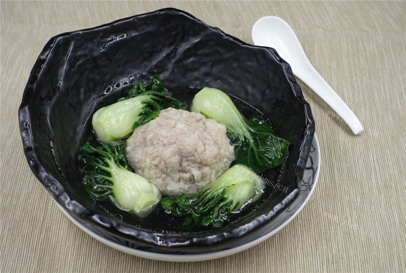 鲜美可口的清炖狮子头