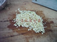 美味的蒜蓉粉丝金针菇做法图解4)