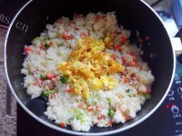 美味的五彩蛋包饭做法图解6)