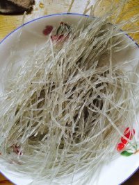 美味的粉条炒肉做法图解1)