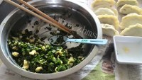 美味的韭菜鸡蛋饺子做法图解9)