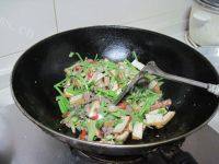 家常的芹菜香干炒肉