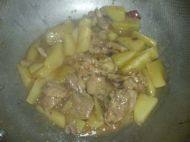 家常菜土豆烧鸡腿