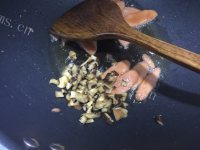 美味的海鲜炒面做法图解3)