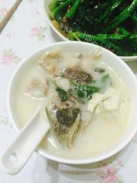 美味的鲫鱼豆腐汤